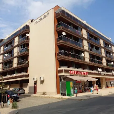 Bay Apartgaliayani アパート *