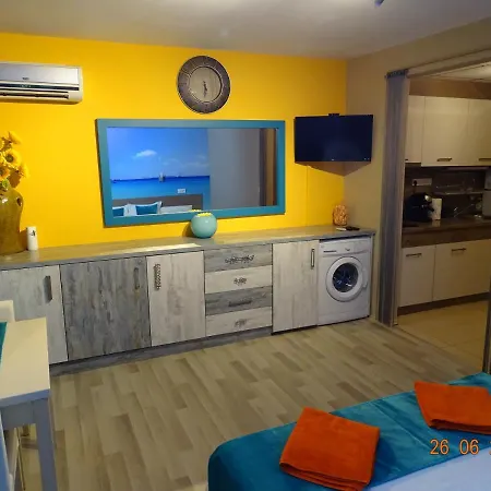 Bay Apartgaliayani アパート