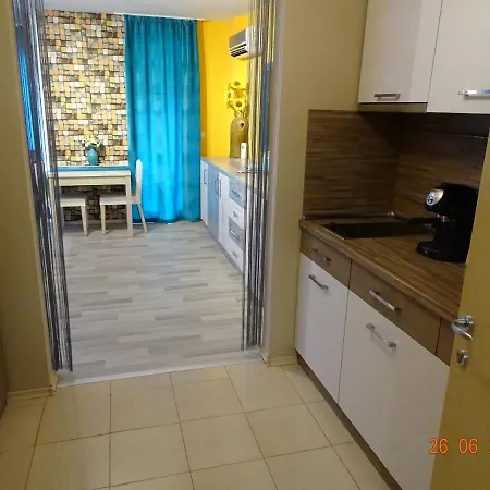 Bay Apartgaliayani アパート *